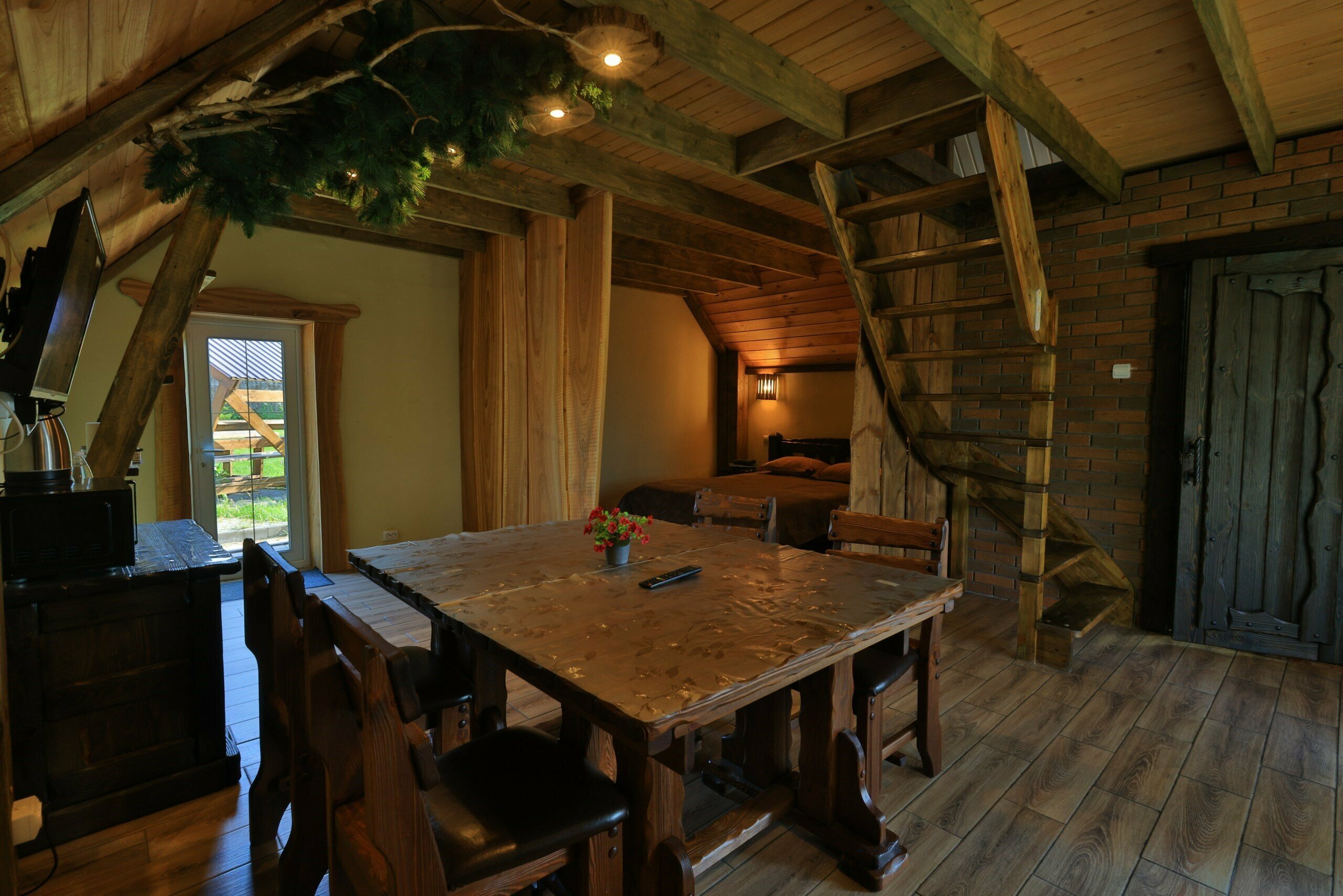 Коттедж с балконом