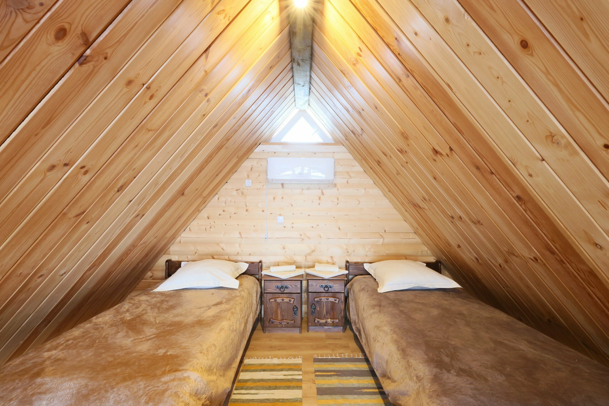 Коттедж с балконом