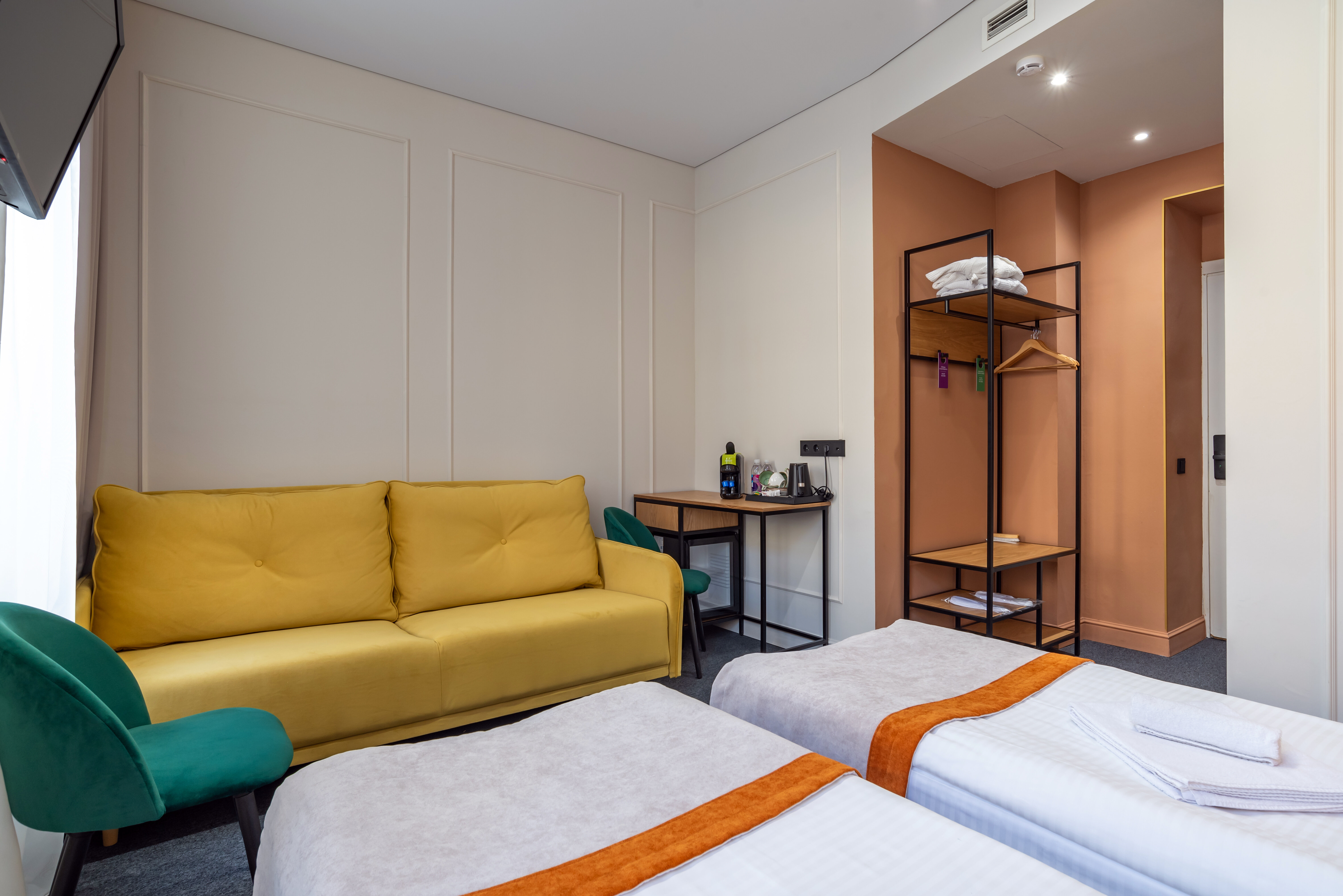 Комната Семейная с диваном