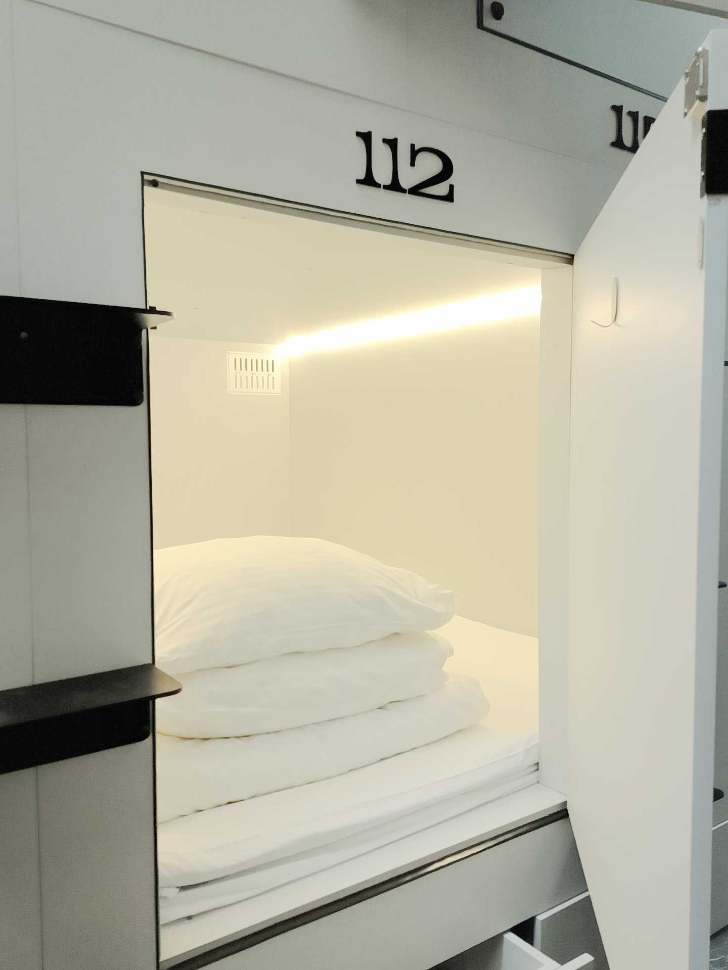 2-местная нижняя капсула. Спокойная атмосфера без шумных соседей и алкоголя. Необходим паспорт!