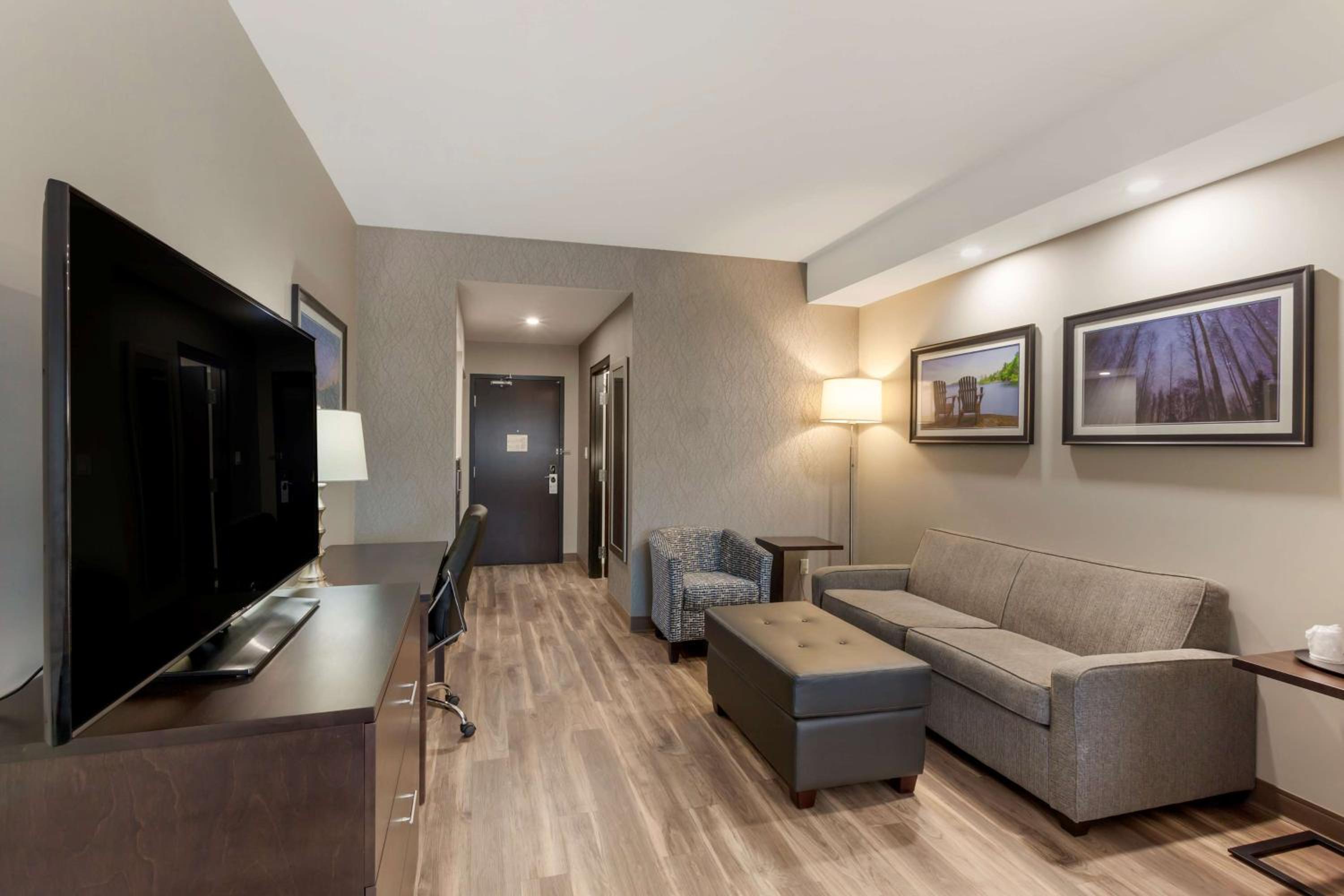 King Suite - Non-Smoking