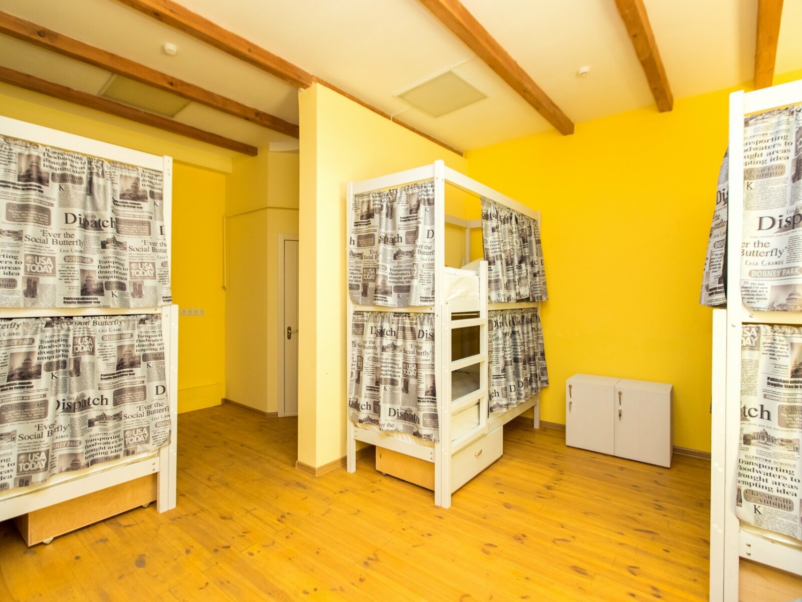 Кровать в общем 6-местном номере для мужчин и женщин