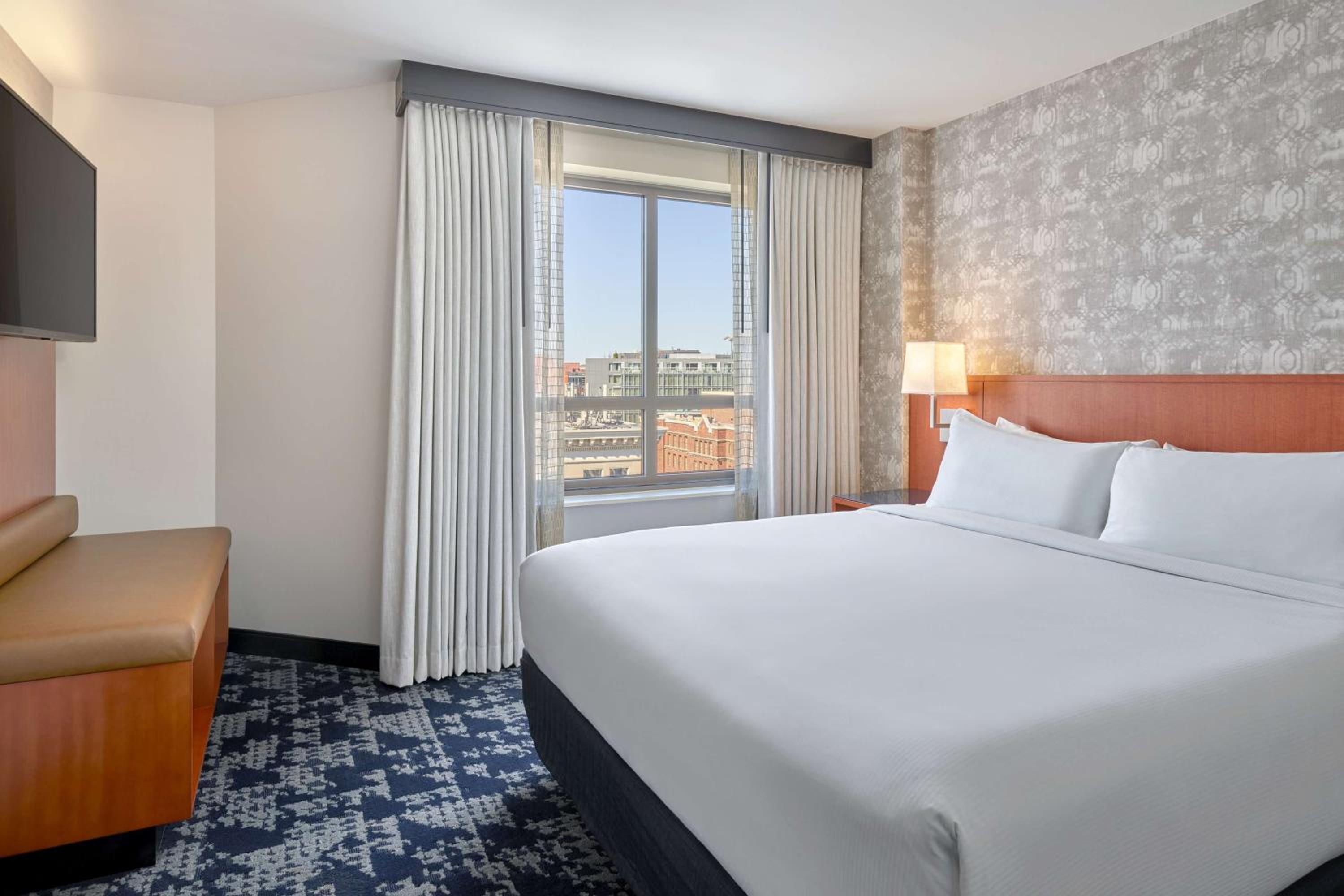 Executive King Suite - Non-Smoking