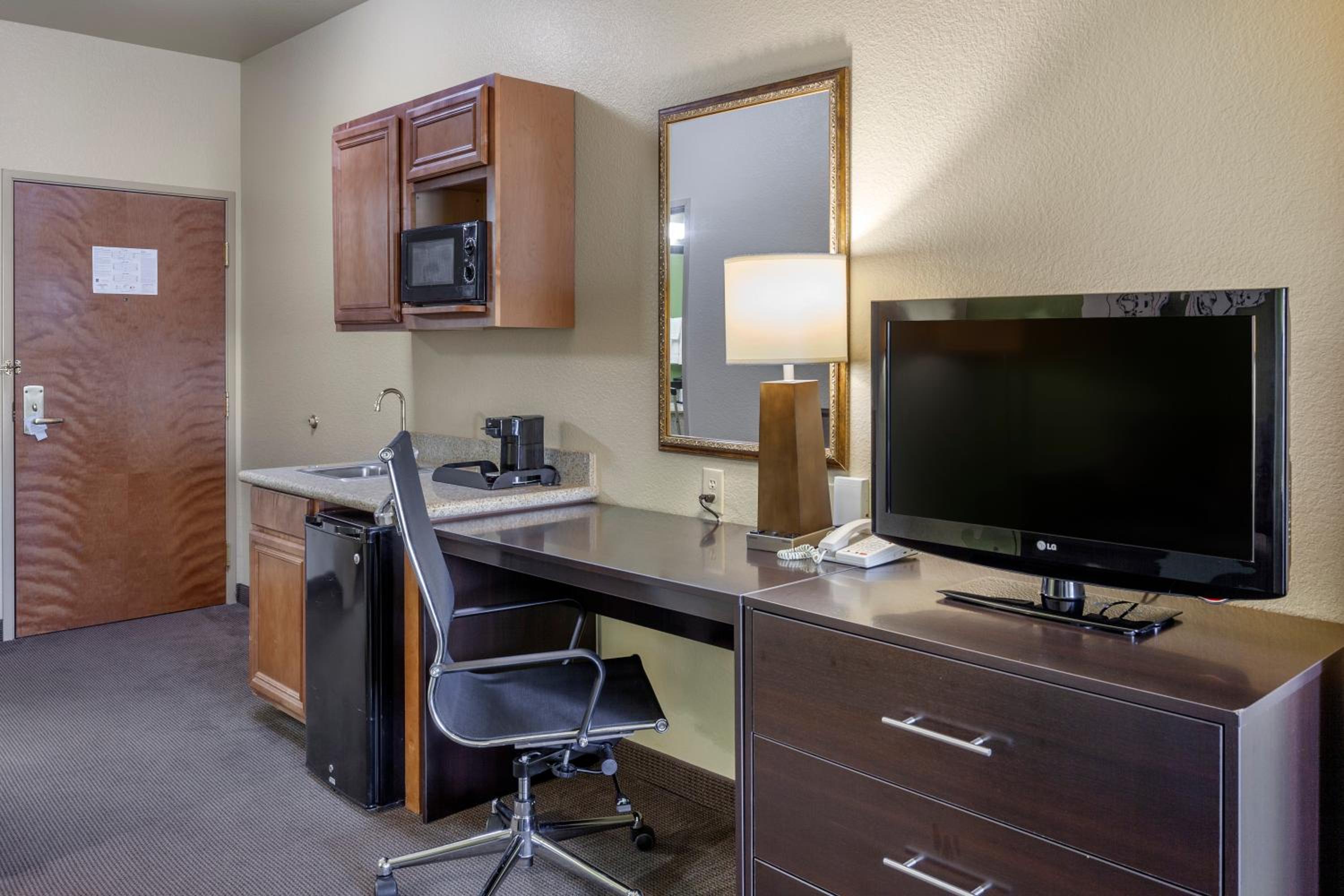 King Suite - Accessible/Non-Smoking