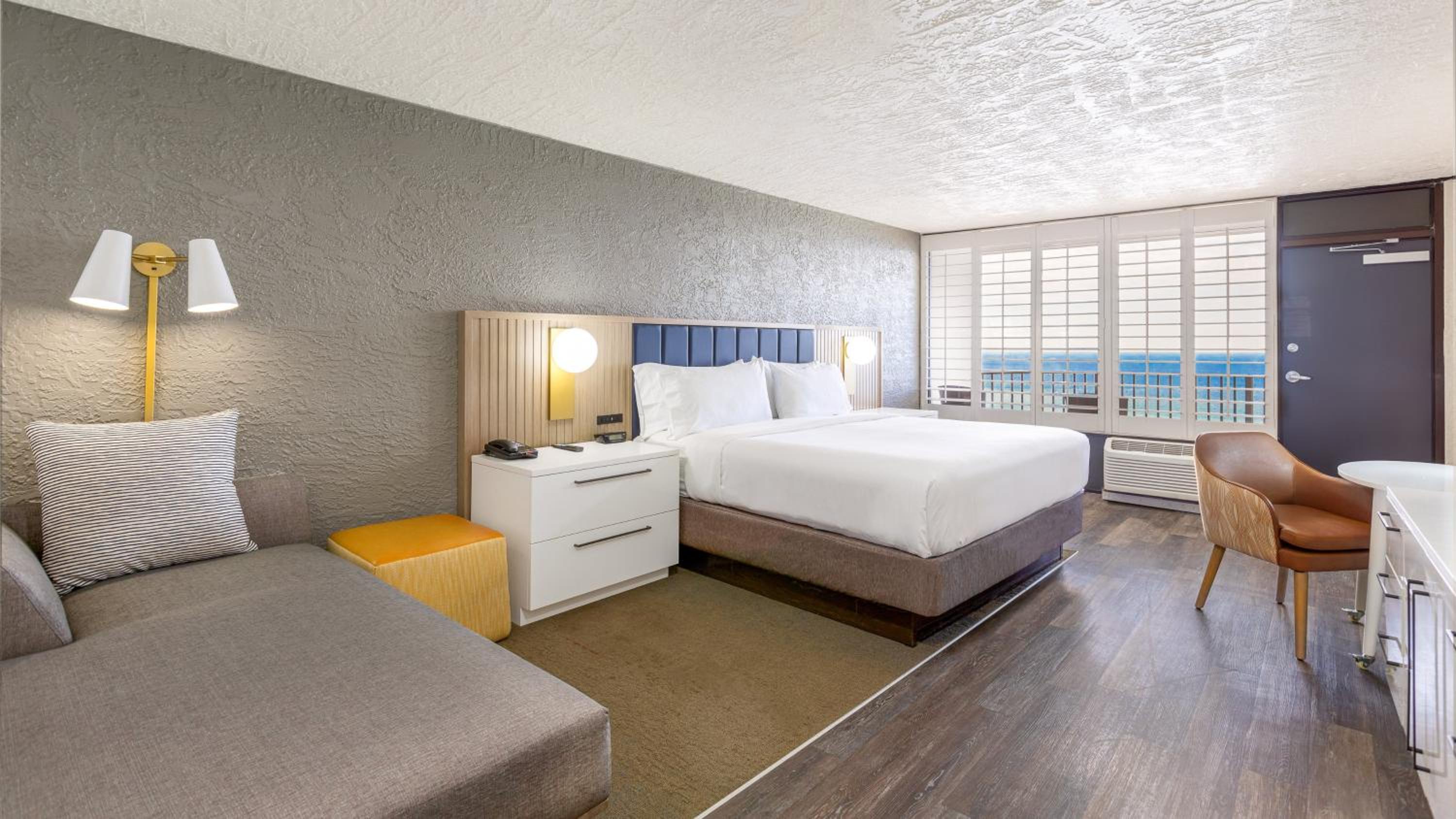 Standard King Room - Oceanfront/Top Floor