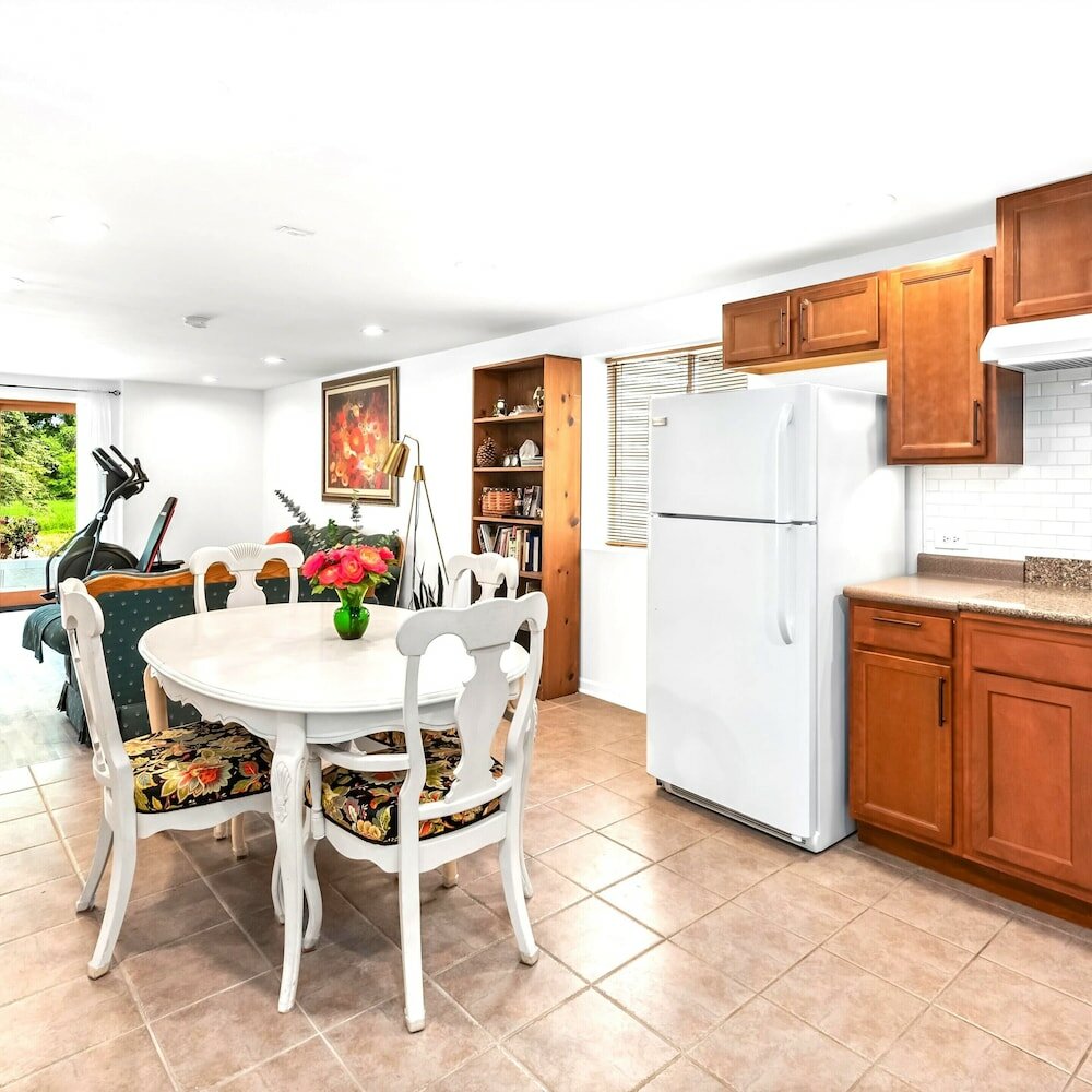 Deluxe Room, 1 King Bed, Patio, Courtyard View