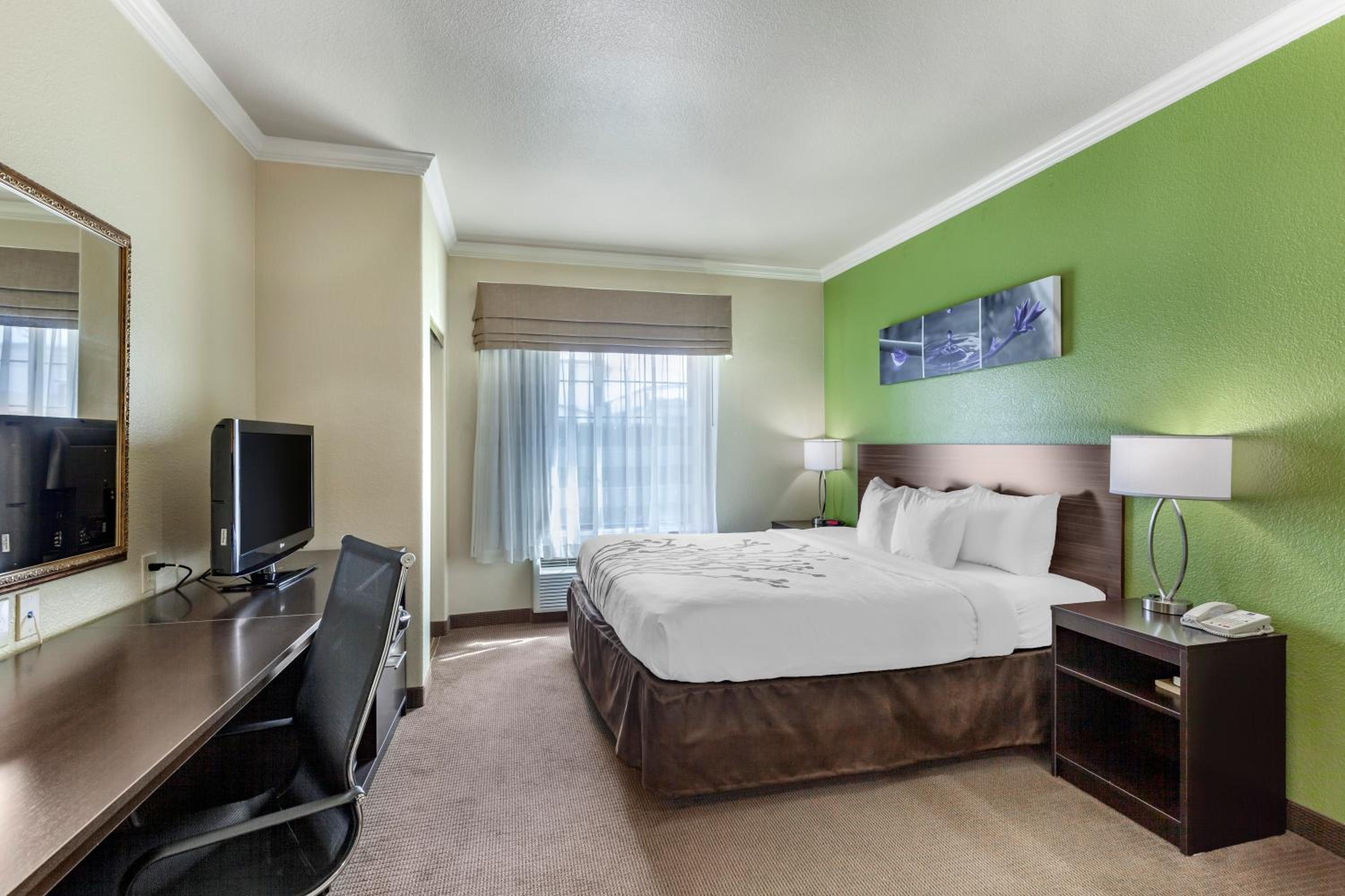 King Suite with Whirlpool- Accessible