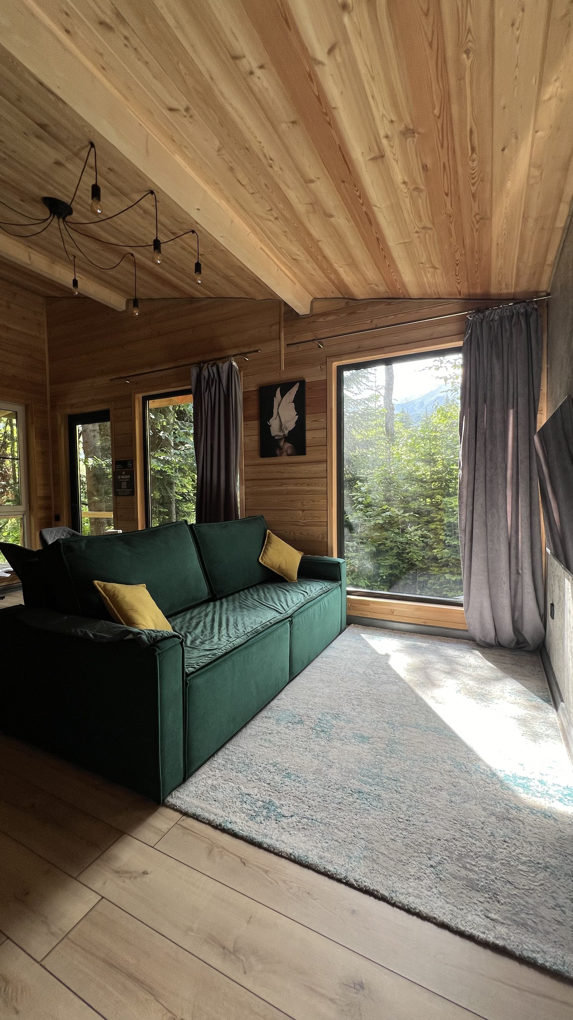 Четырёхместный люкс с террасой и мангальной зоной