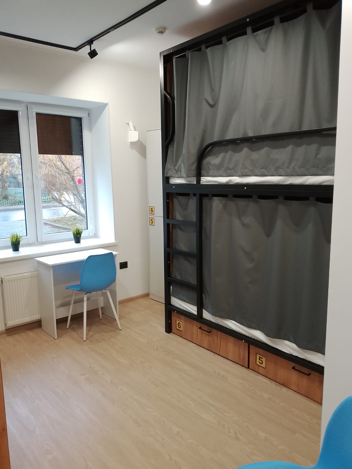 Кровать в общем номере для женщин с 4 кроватями