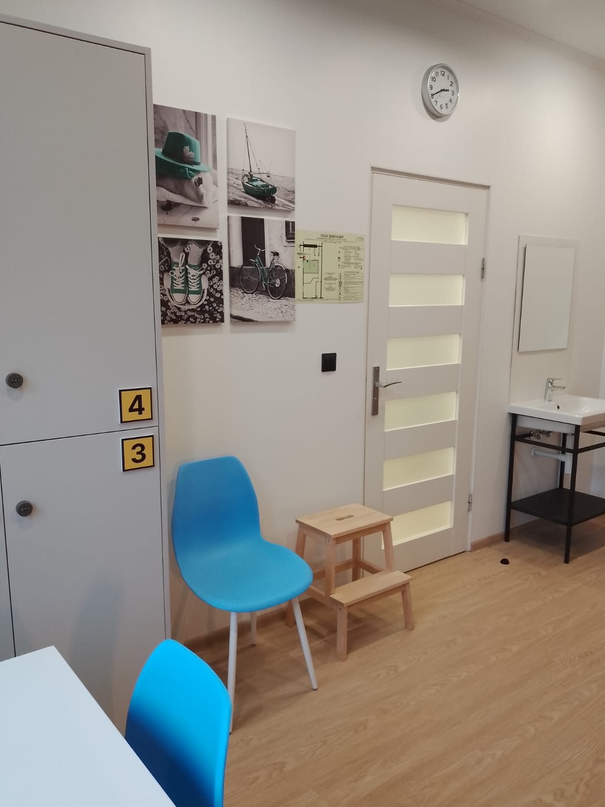 Кровать в общем номере для женщин с 4 кроватями