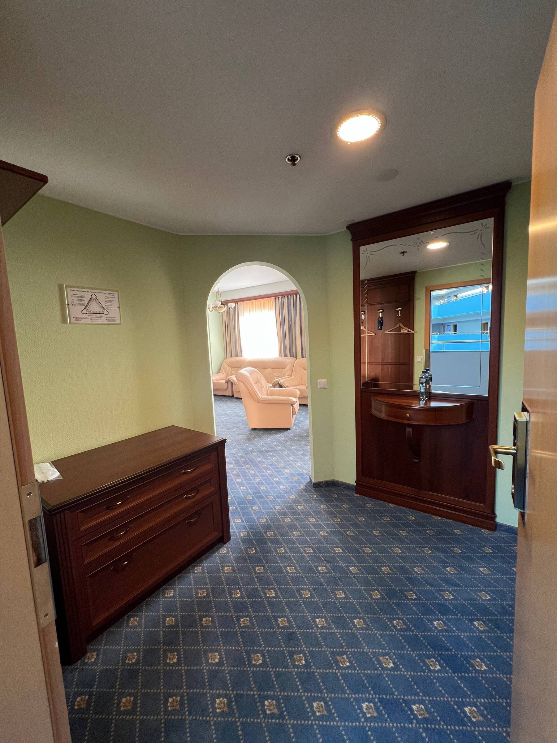 Улучшенный люкс