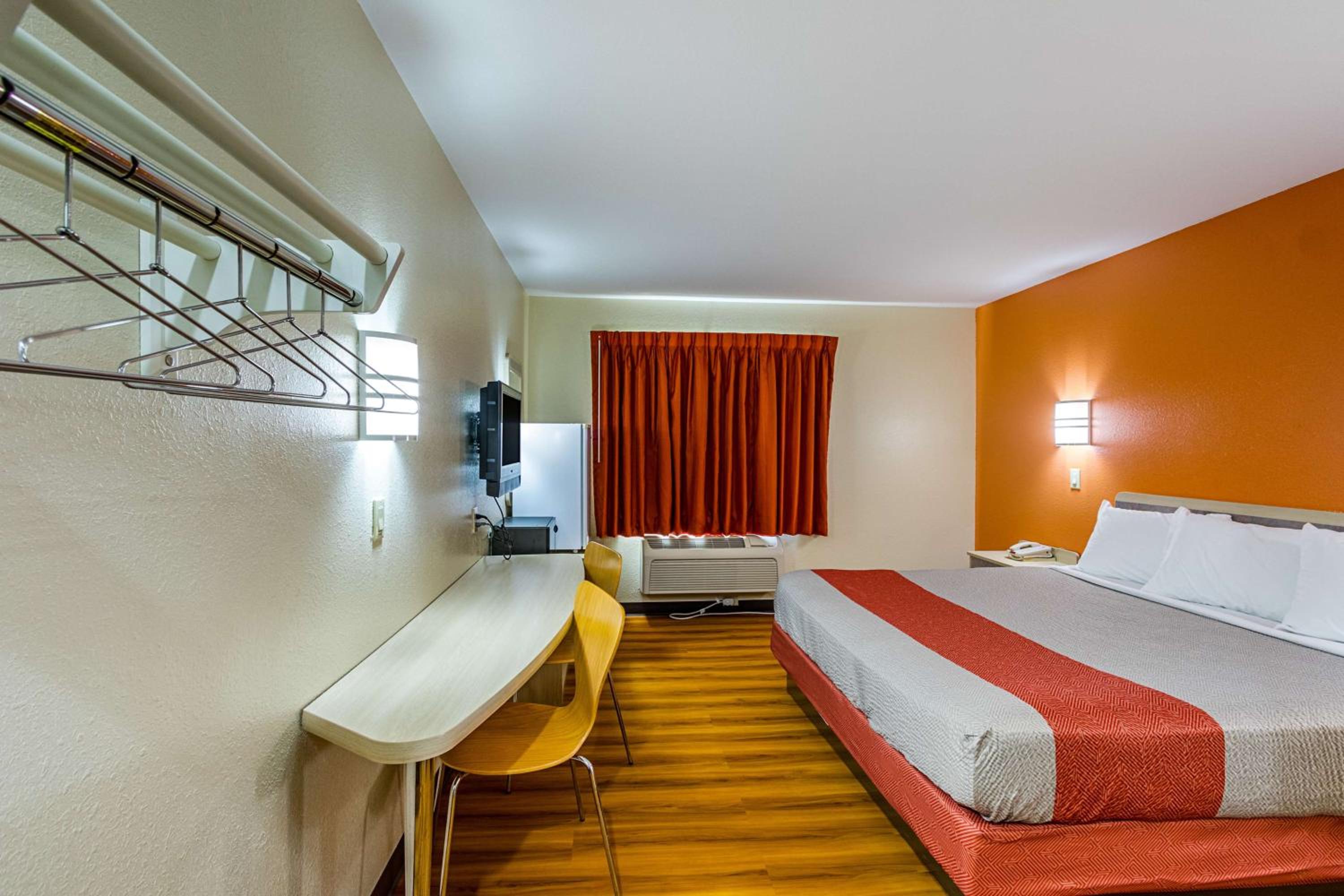 King Room - Disability Access - Non-Smoking