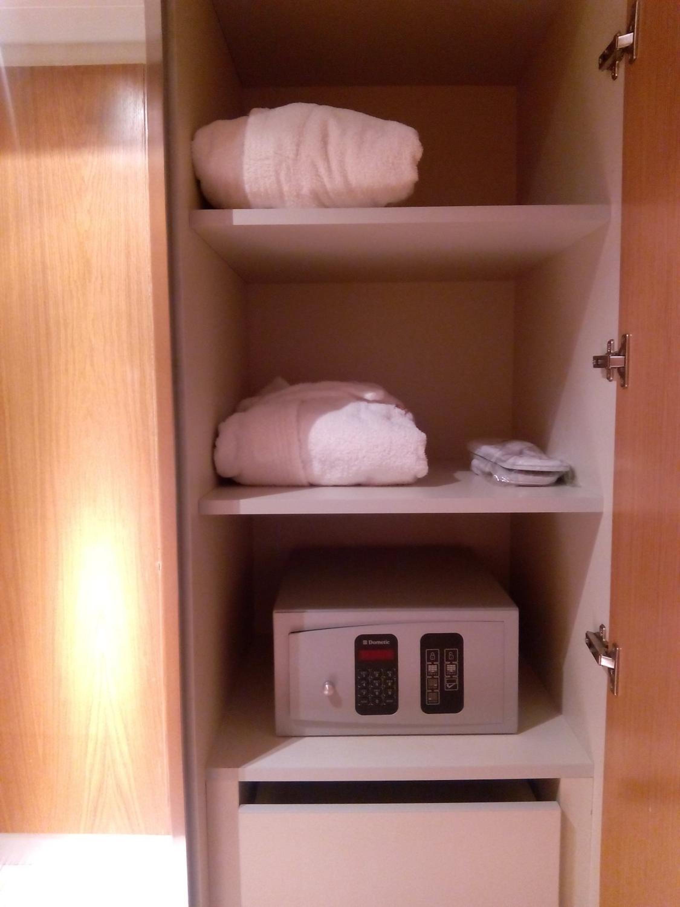 Double or Twin Room with Sitting Area