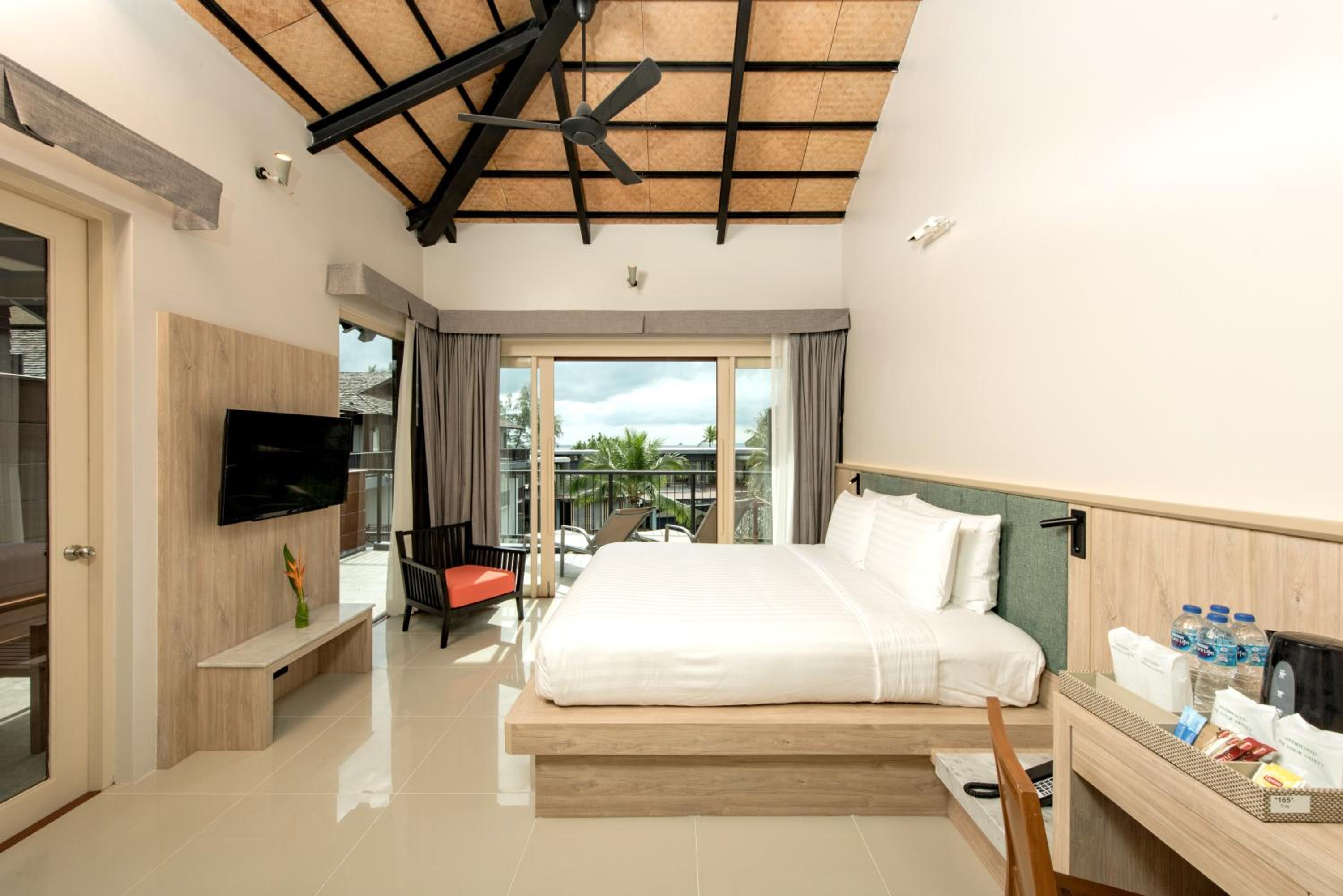 Deluxe Partial Sea View Room 
