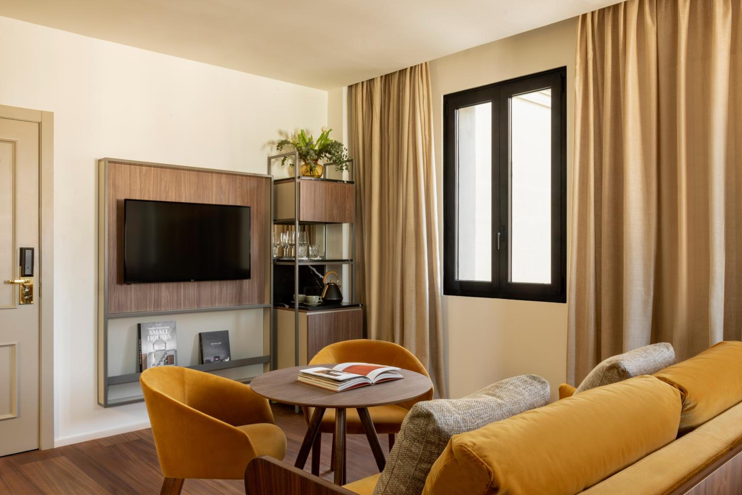 The Artist Junior Suite