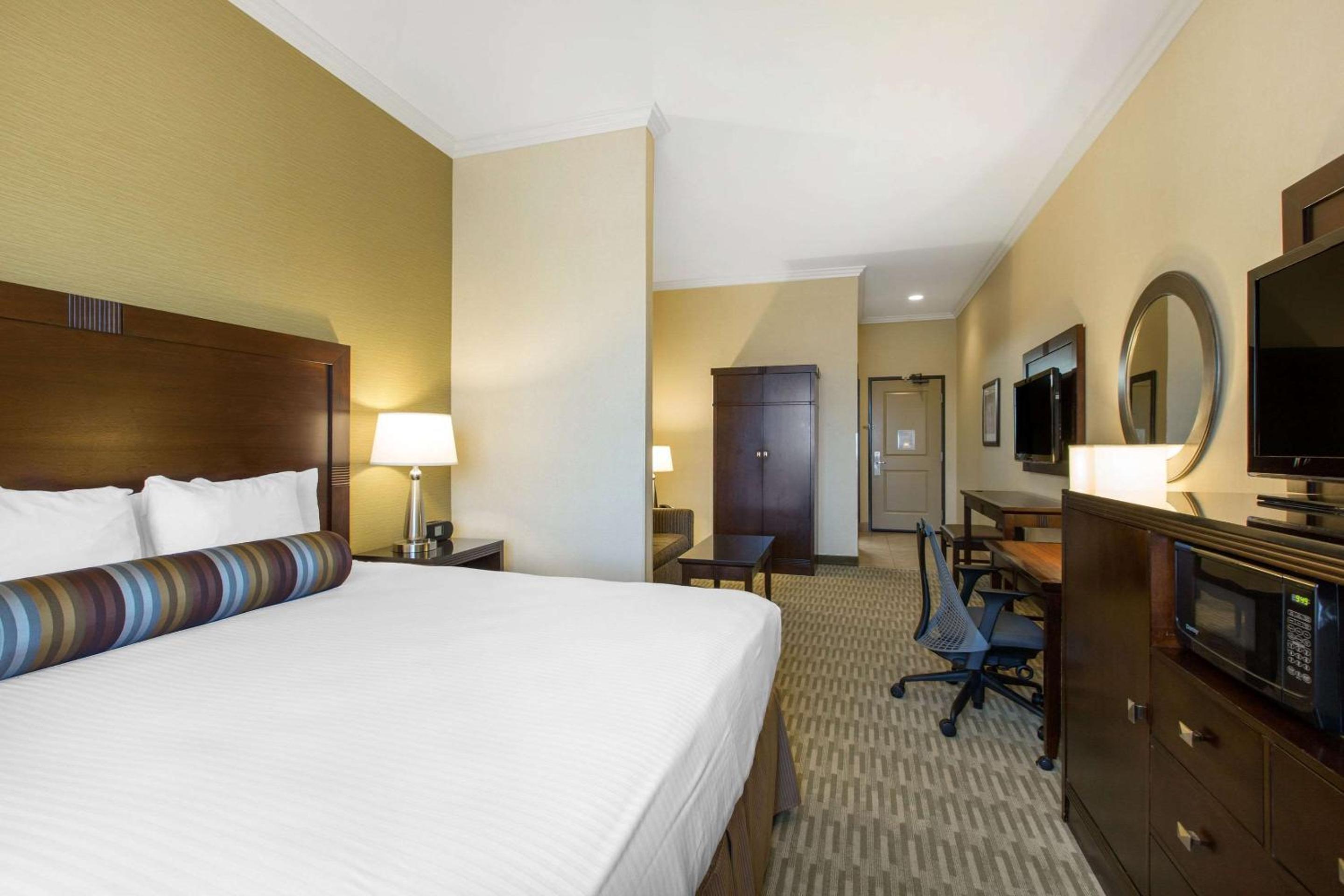 King Suite with Sofa Bed - Non-Smoking