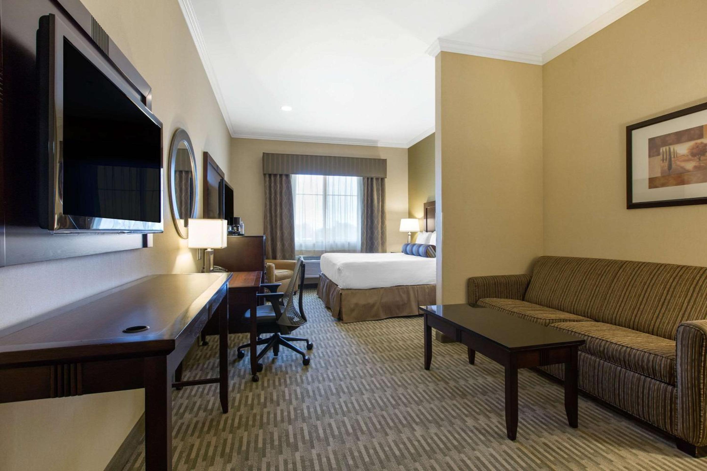 King Suite with Sofa Bed - Non-Smoking