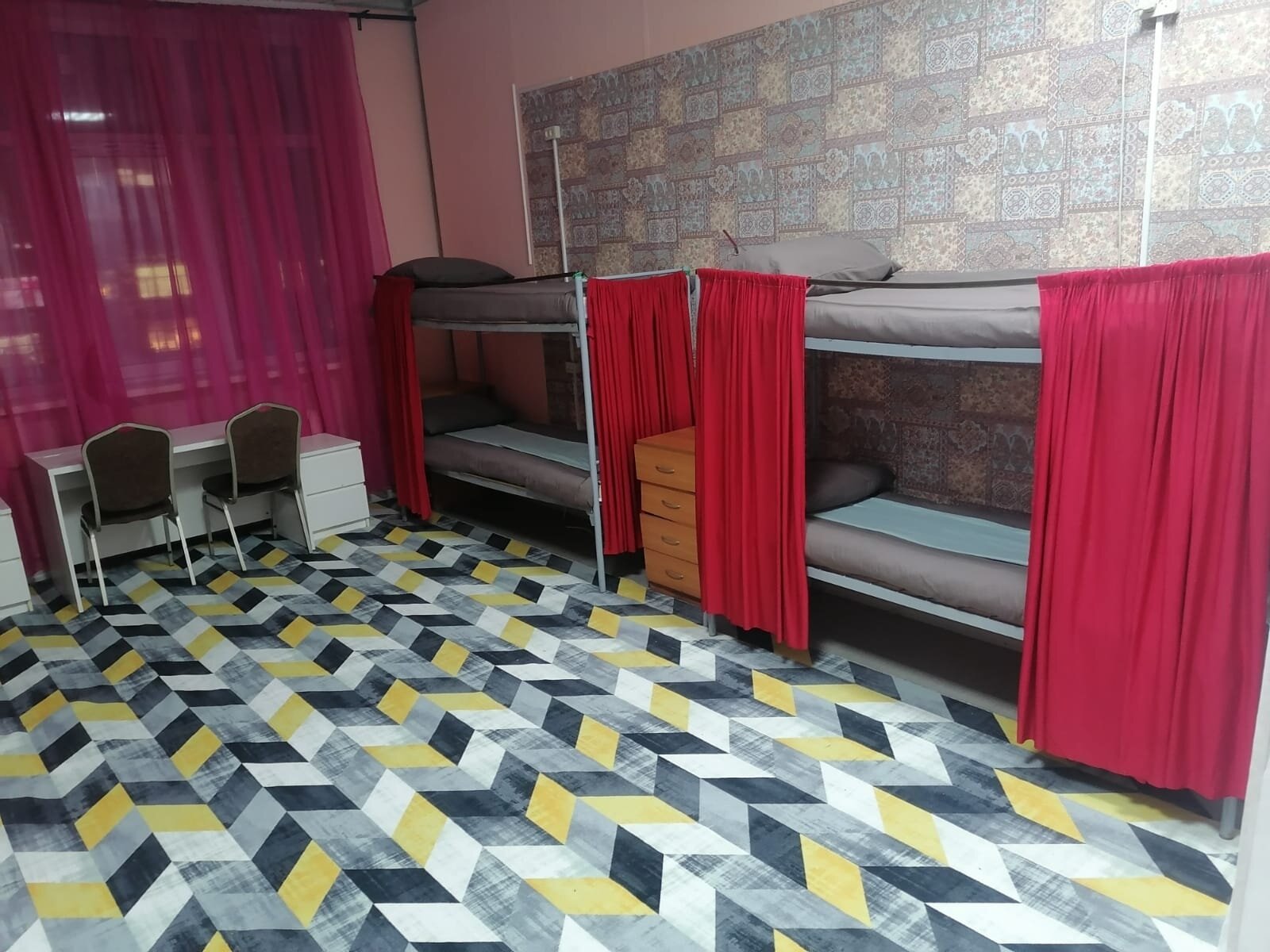 Койко-место в общем номере 2 с четырьмя двухъярусными кроватями