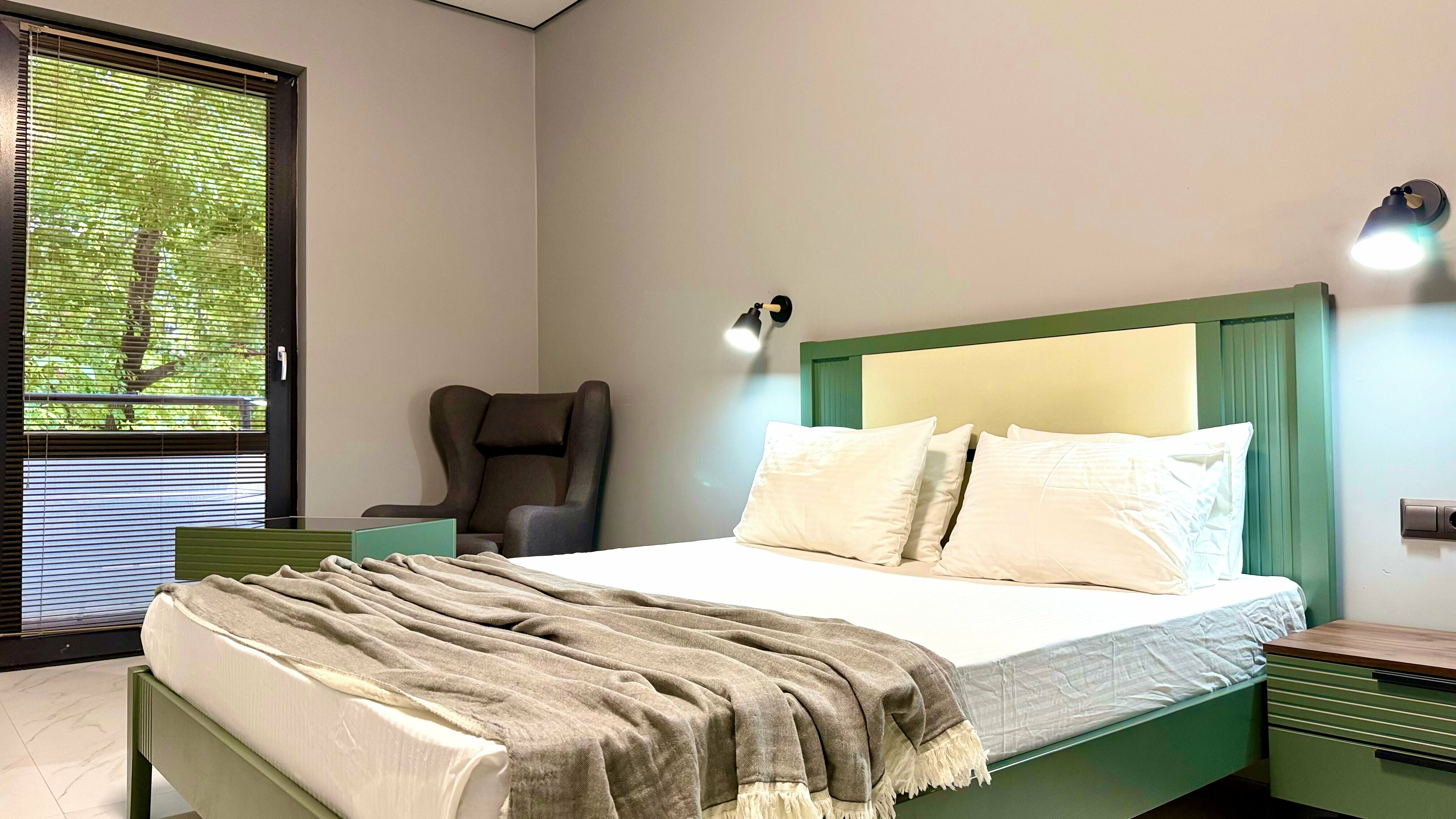 Апартаменты духкомнатные с балконом и видом на горы