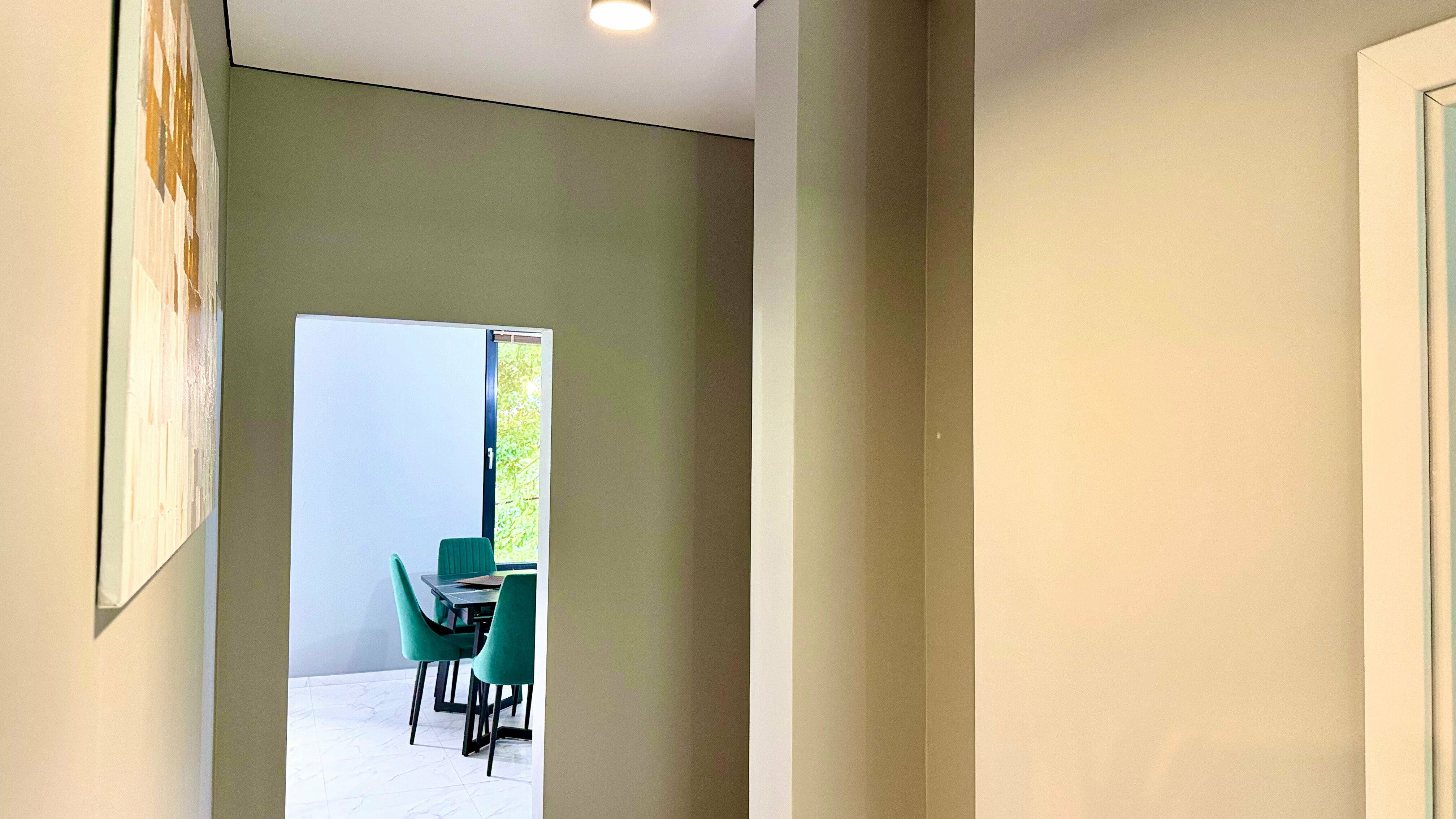 Апартаменты духкомнатные с балконом и видом на горы