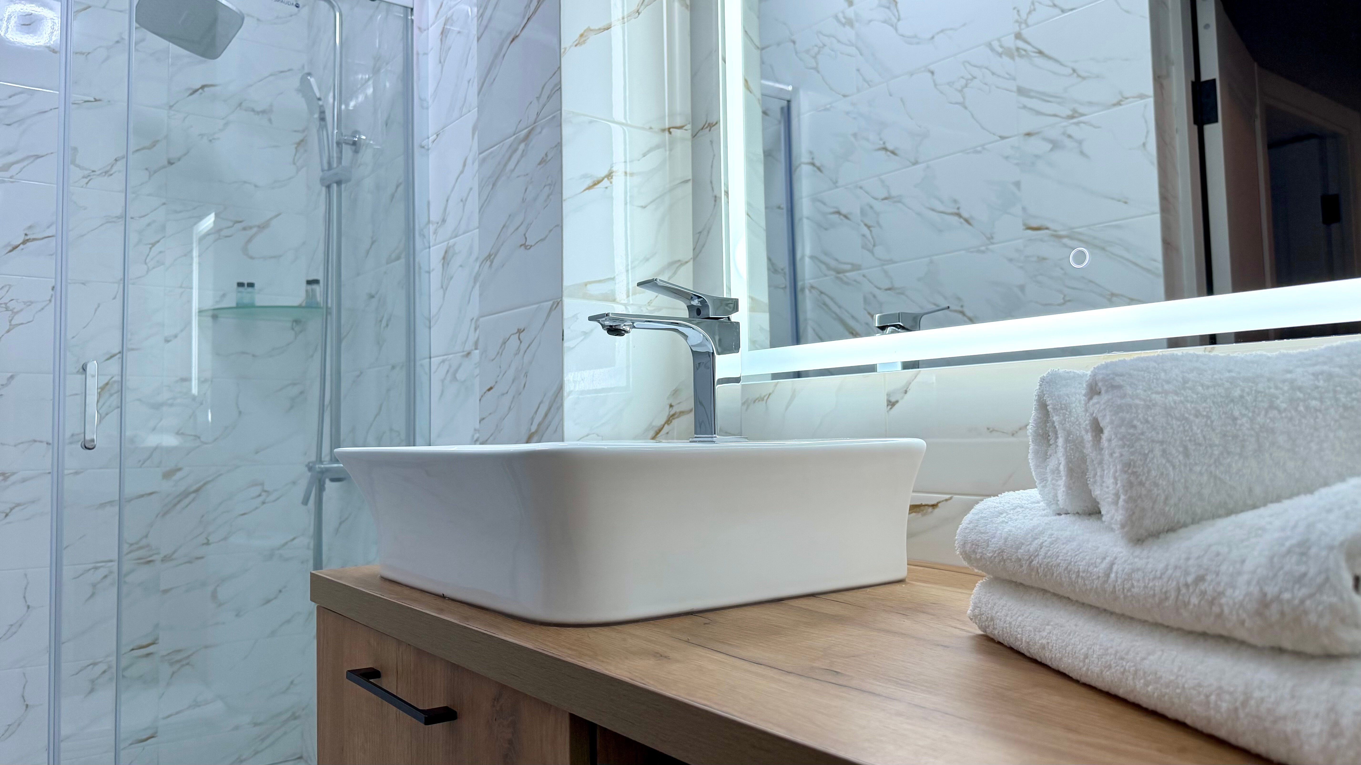 Апартаменты духкомнатные с балконом и видом на горы