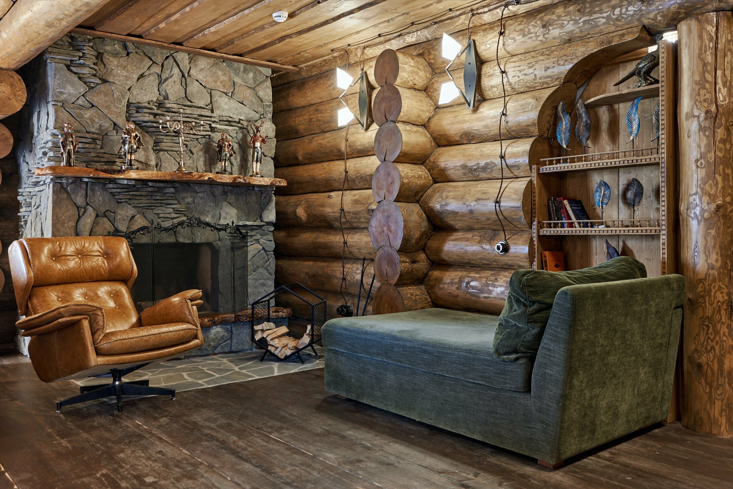 ШАЛЕ с тремя спальнями и гостиной с камином