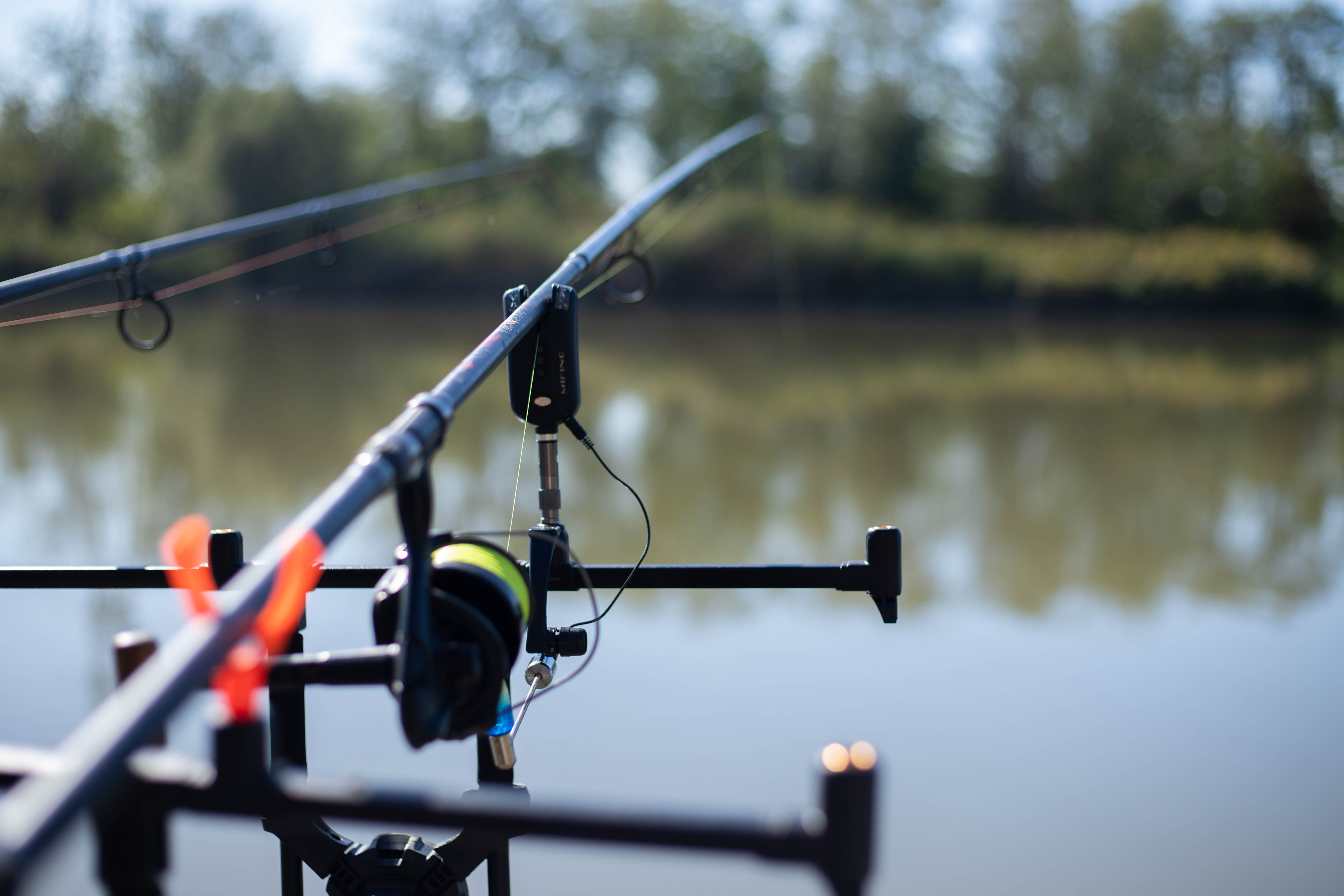 Двухэтажный "Дом Рыбака №1" на берегу реки с 4-мя спальнями, с закрытой территорией и зоной барбекю