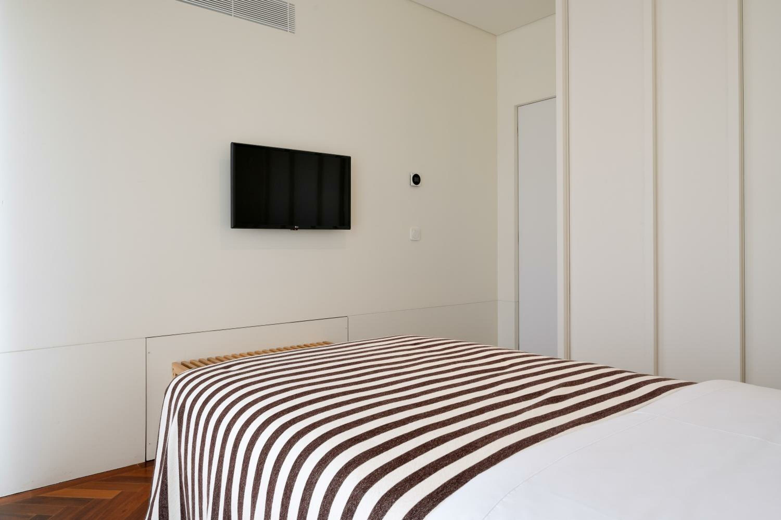 Superior Single/Double Apartment with Balcony and City View