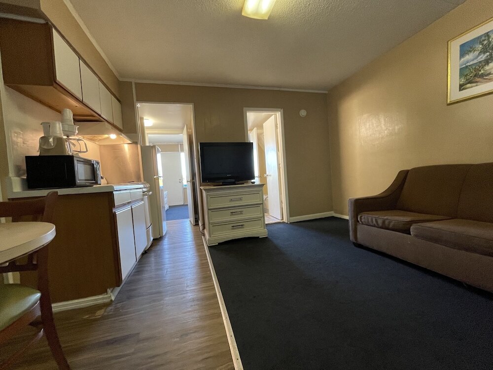 Standard Room, 1 Queen Bed, Smoking, City View