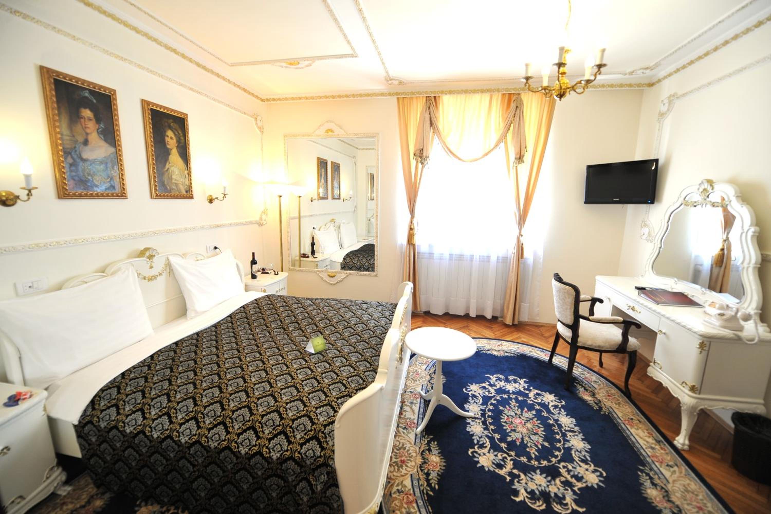 Queen's Suite
