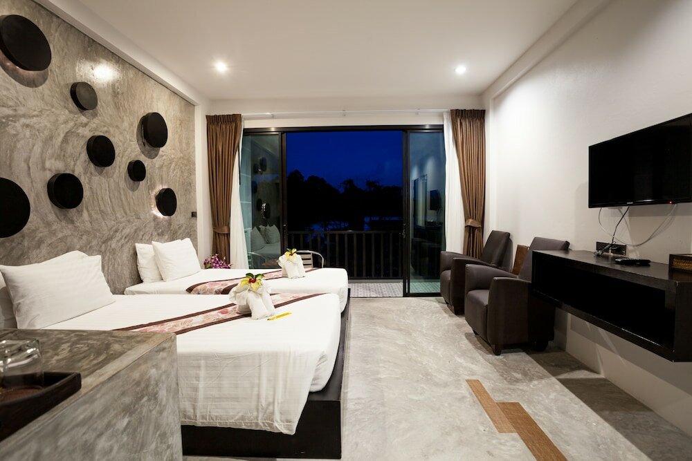 Superior Room, Pool View