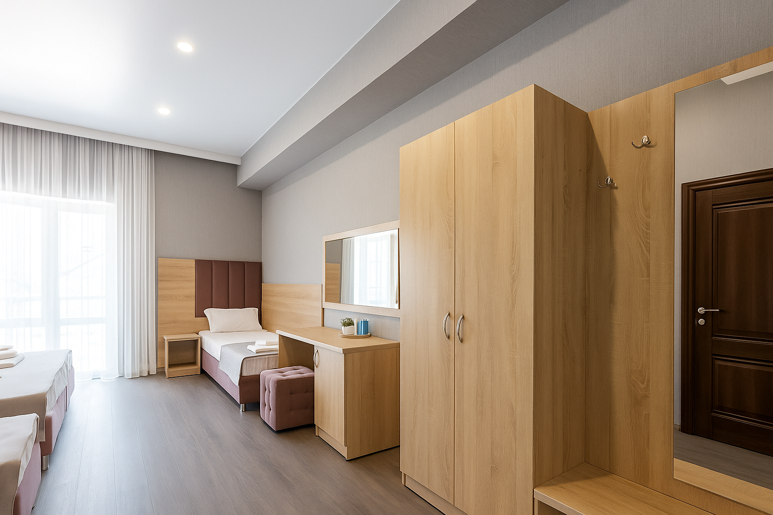 Четырёхместный номер ДЕЛЮКС с балконом