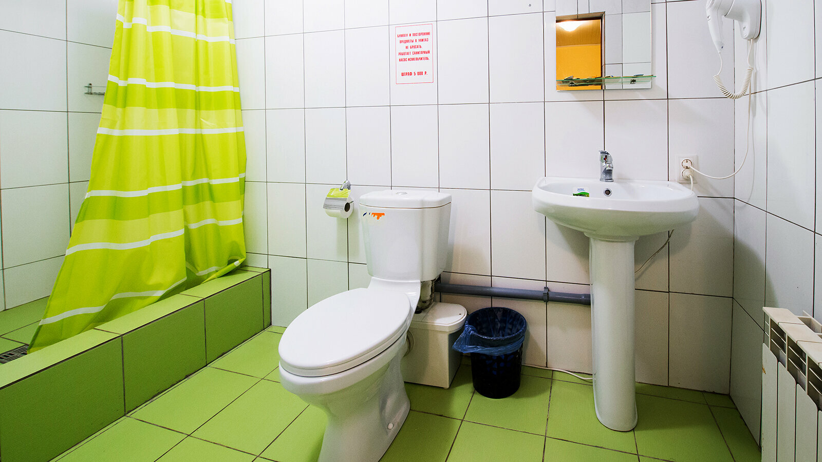 Четырехместный номер с ванной комнатой