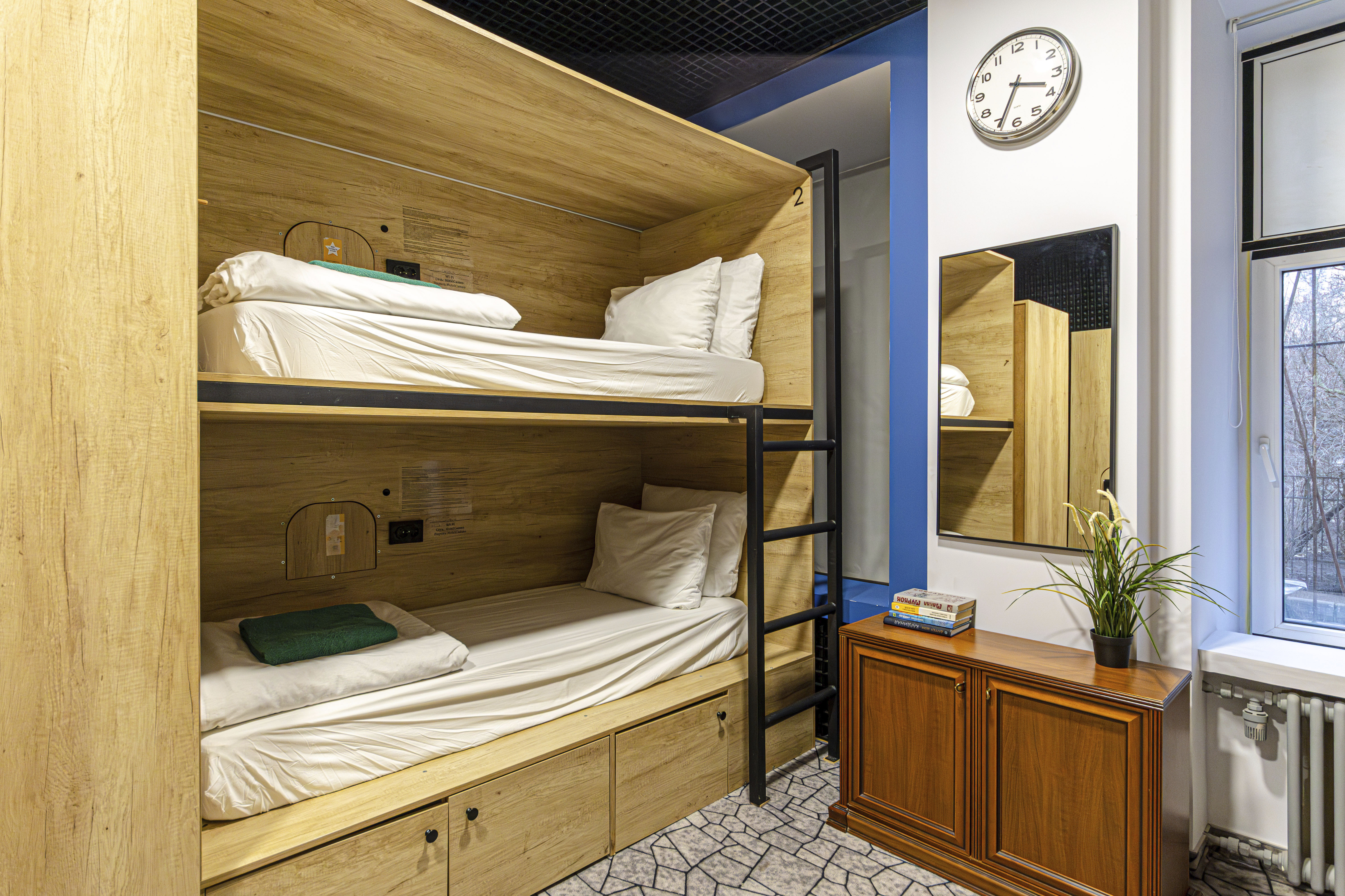 Кровать в общем 6-местном номере для женщин