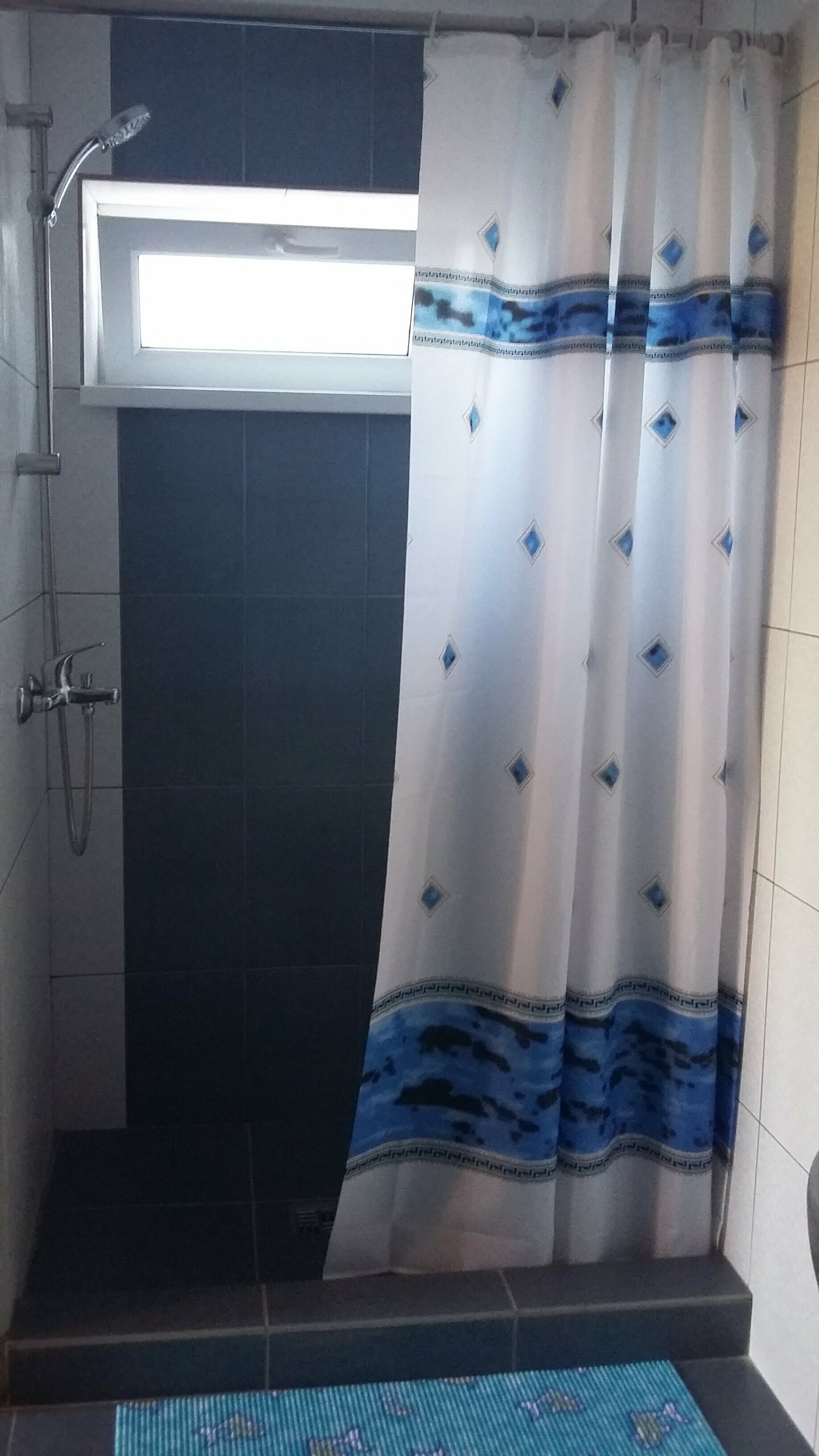 Студия семейная с отдельным входом и собственной кухней.