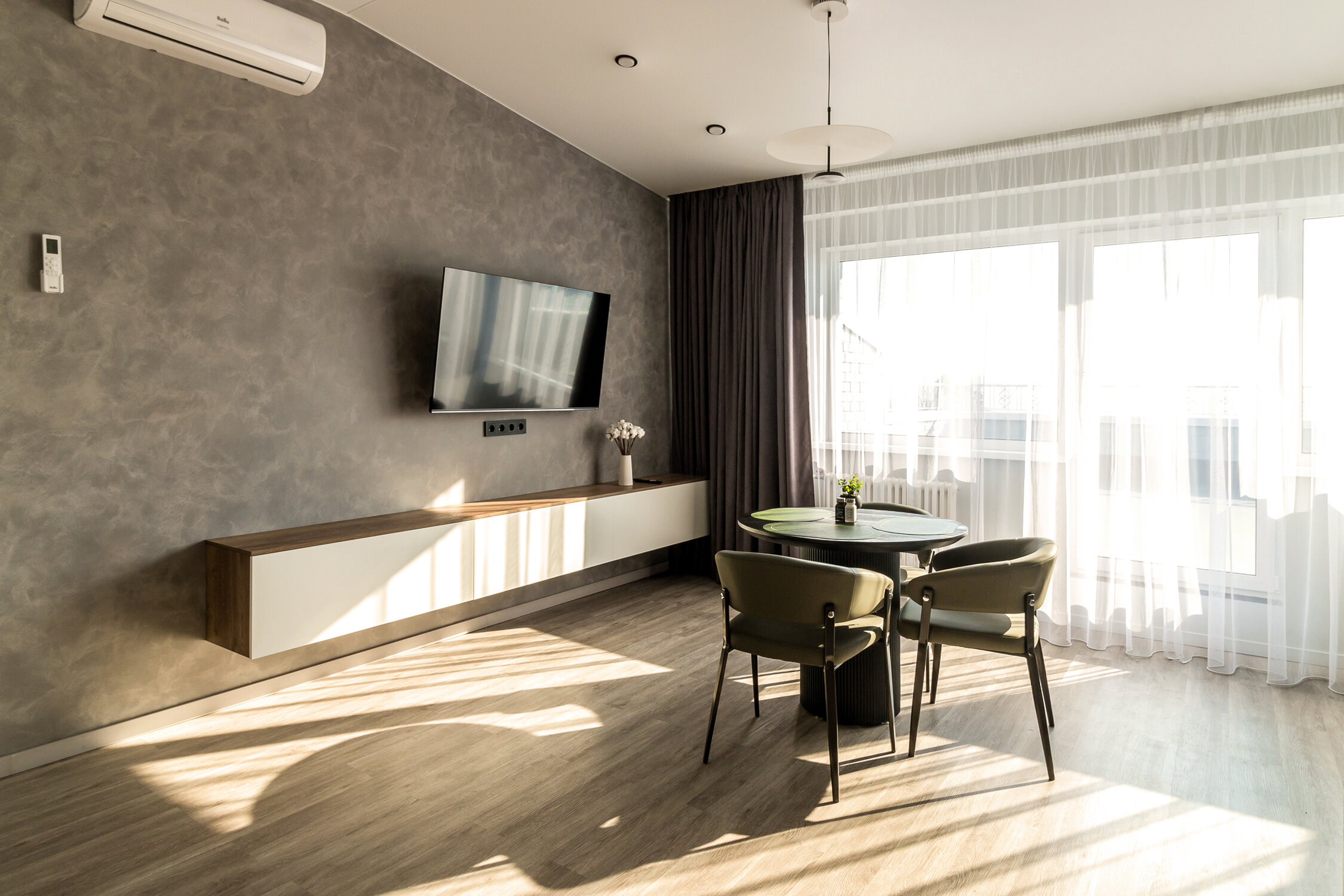 Люкс с кроватью размера «king-size» и балконом