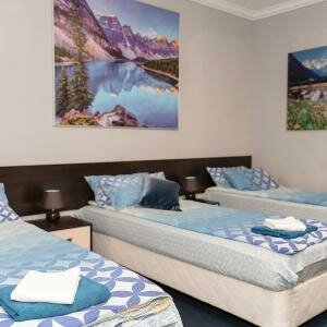 Трехместный с 3 односпальными кроватями