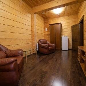 Люкс с двуспальной кроватью и диваном