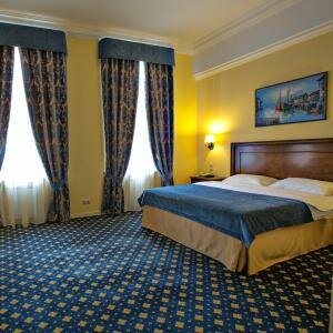 Стандарт с видом на город