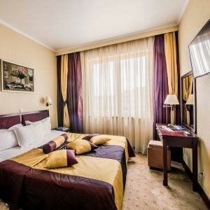 Люкс улучшенный двухкомнатный (1 кровать)