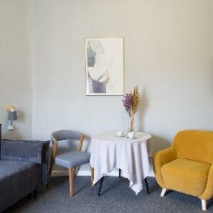 Большой семейный номер с видом во двор