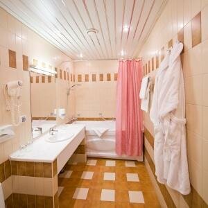 Джуниор Сюит