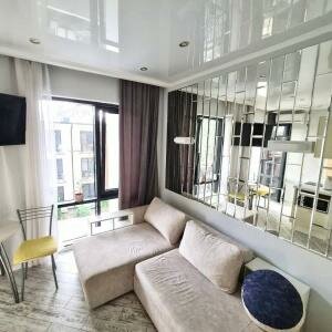 Зеркальная