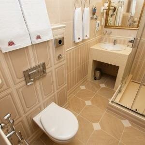 ДВУХМЕСТНЫЙ НОМЕР С ДВУСПАЛЬНОЙ КРОВАТЬЮ