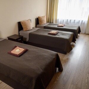 Эконом улучшенный трехместный (удобства в блоке)