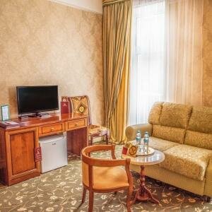 Джуниор Сюит с видом на холм