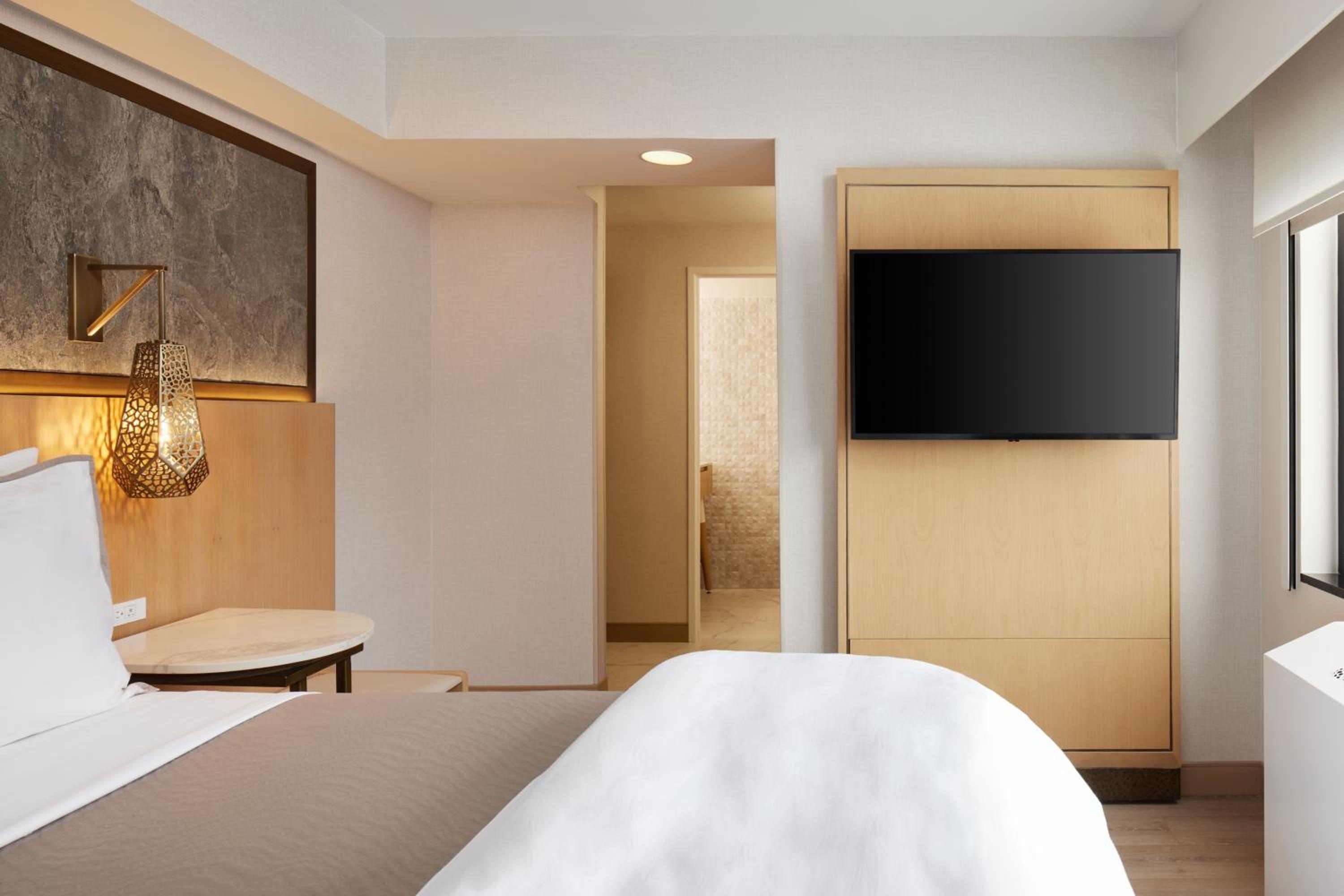 Small Queen Room 