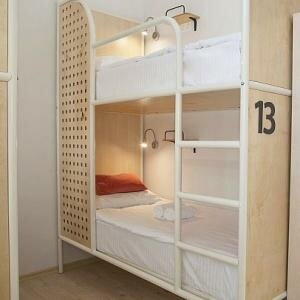 КРОВАТЬ В ОБЩЕМ НОМЕРЕ ДЛЯ ЖЕНЩИН С 14 КРОВАТЯМИ