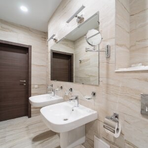 УЛУЧШЕННЫЙ ДВУХКОМНАТНЫЙ НОМЕР (1 ДВУСПАЛЬНАЯ ИЛИ 2 ОДНОСПАЛЬНЫЕ КРОВАТИ) КОРПУС ГЕРМЕС