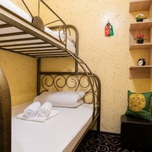 Бюджетный двухместный с 2 отдельными кроватями (двухъярусная кровать, удобства на этаже, без окна)